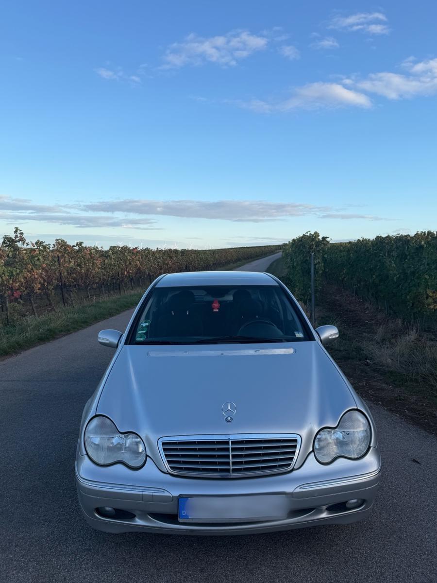 Mercedes-Benz C 240