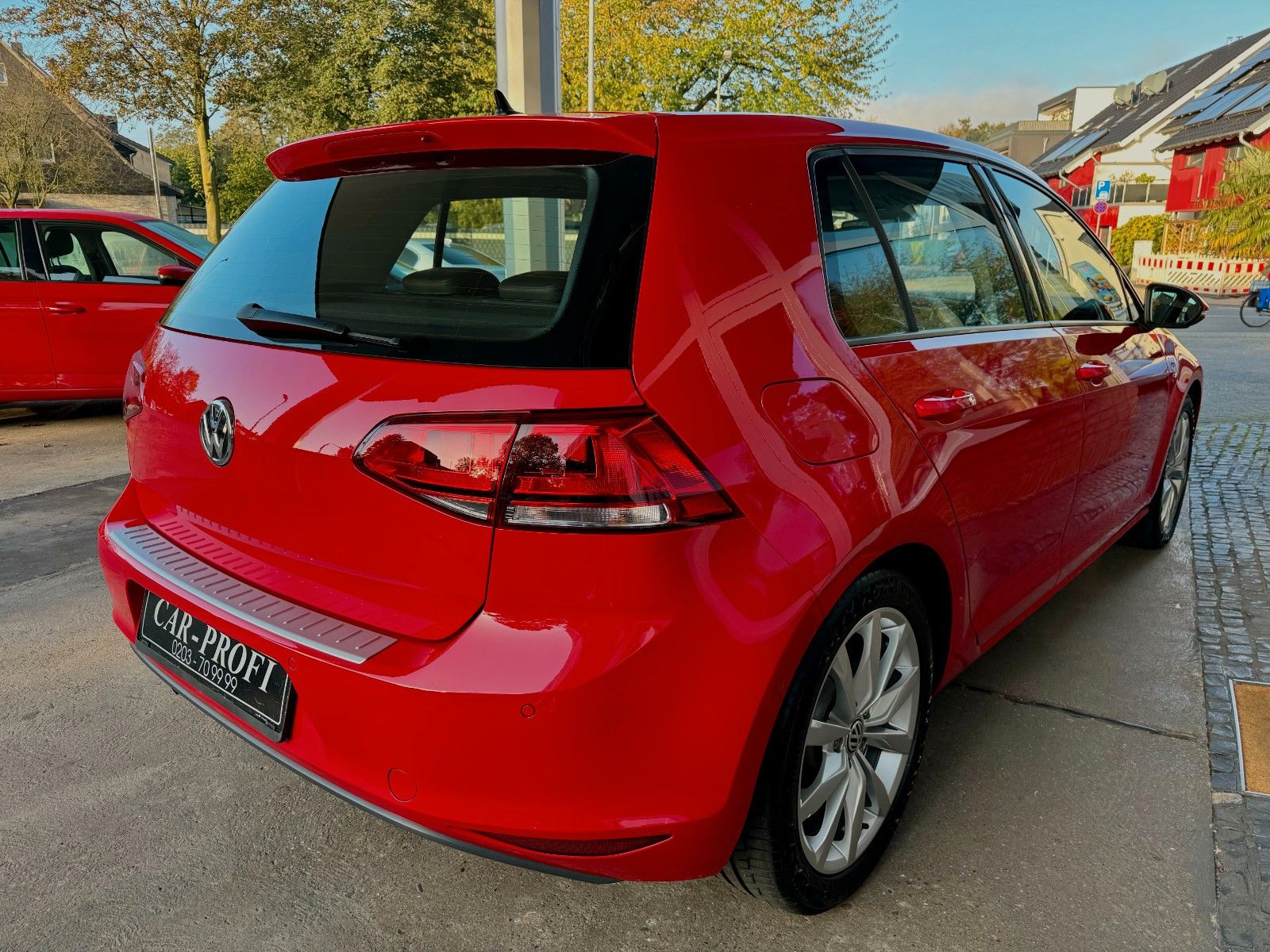 Fahrzeugabbildung Volkswagen Golf VII Lim. Highline BMT Navi/Xenon/AHK/1.Hand