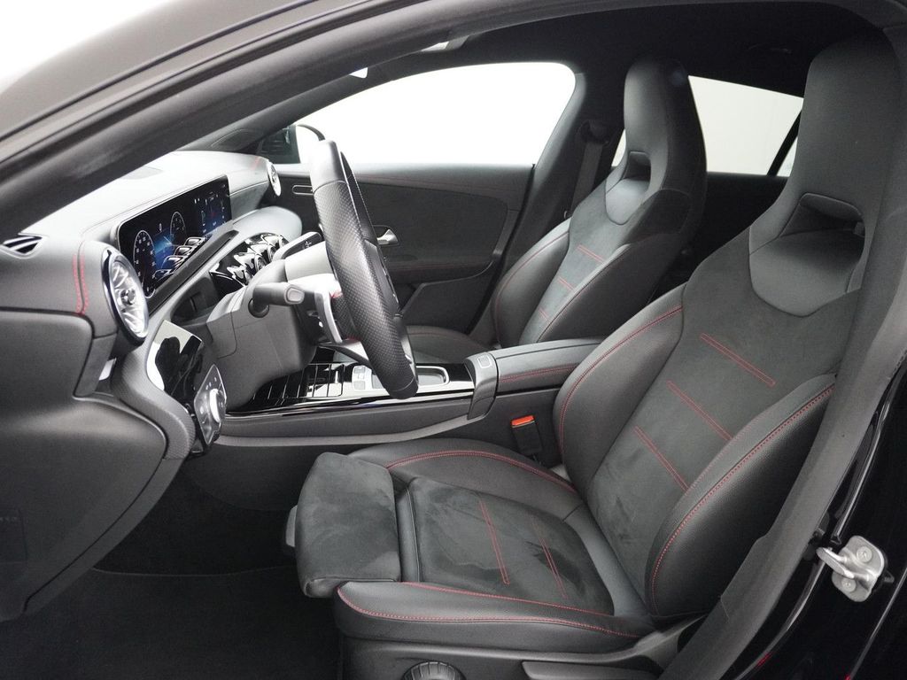 Mercedes-Benz CLA 180 Shooting Brake Star Edition AMG Line