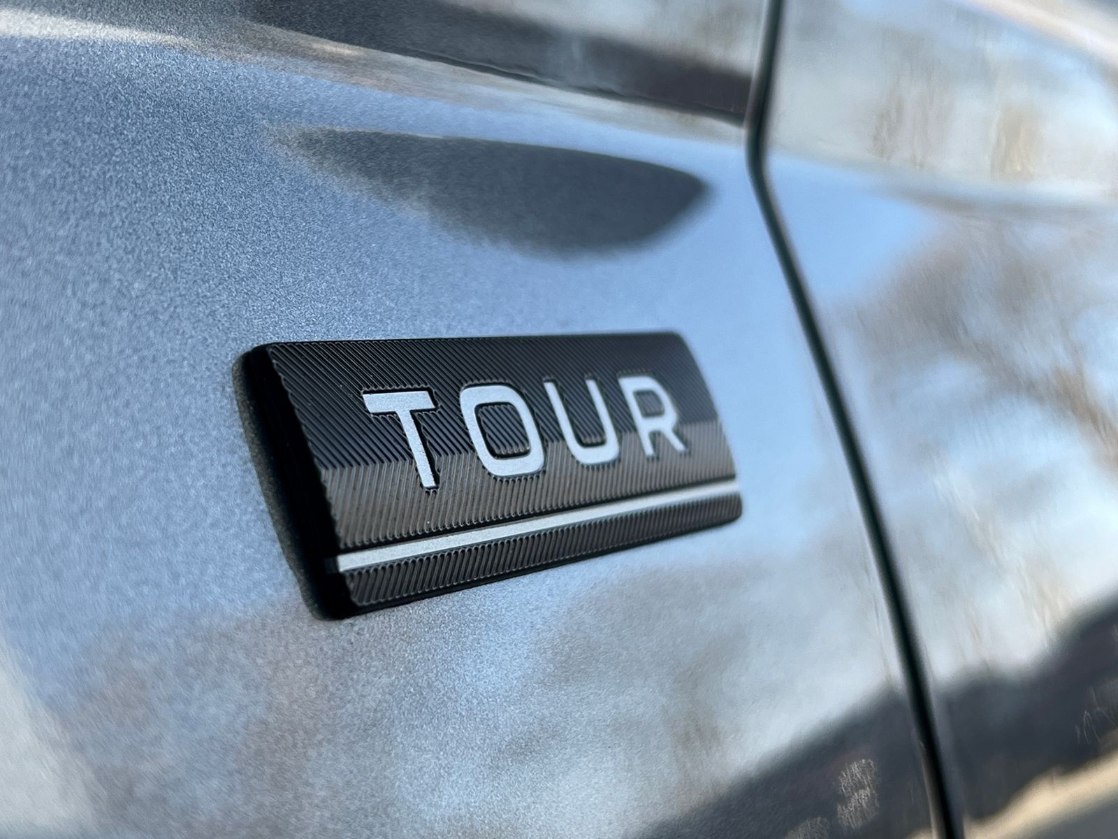 Fahrzeugabbildung SKODA Karoq Tour 1.5 TSI DSG *AHK, 17" LM-Felge, Navi,