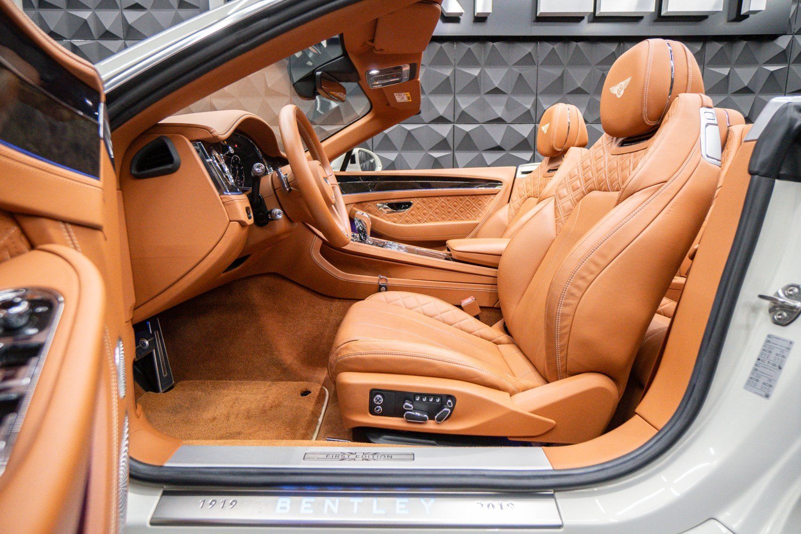 Bentley Continental GTC 100Jahre Edition Mulliner foto 19