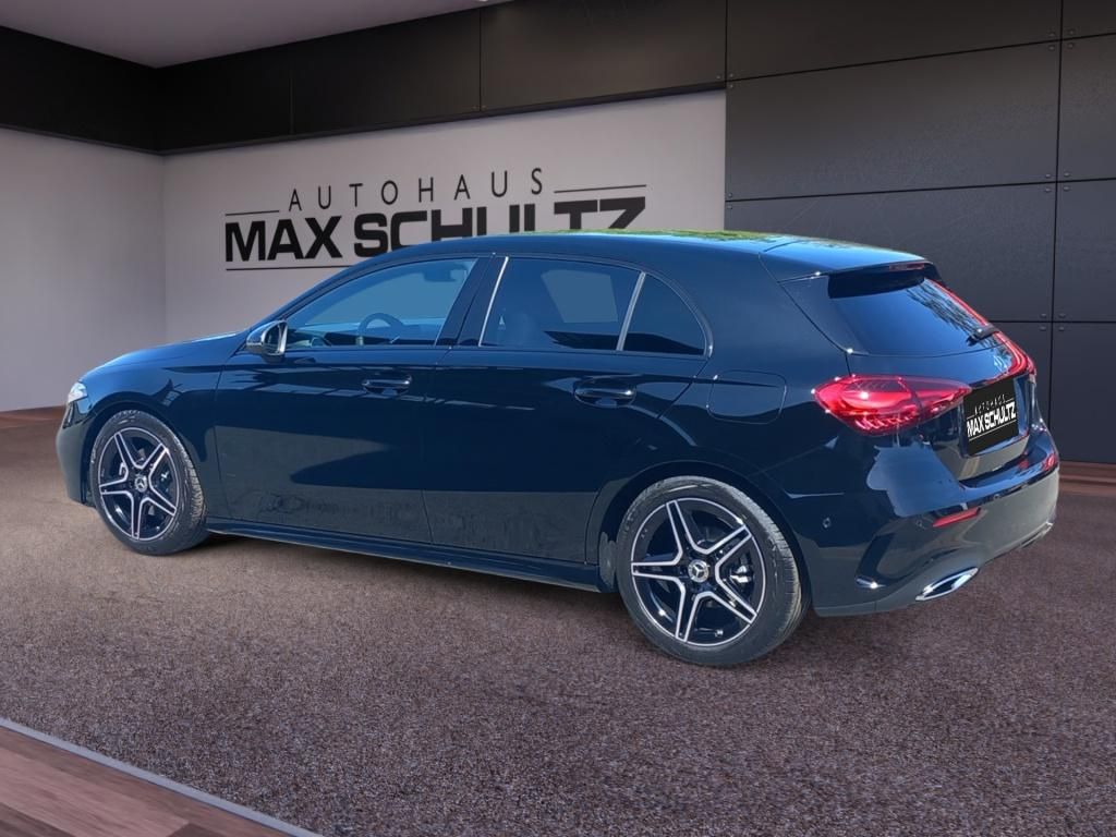Fahrzeugabbildung Mercedes-Benz A 180 Kompaktlimousine AMG Line*Night Paket*LED