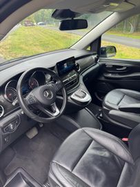 Mercedes V 220 - 12
