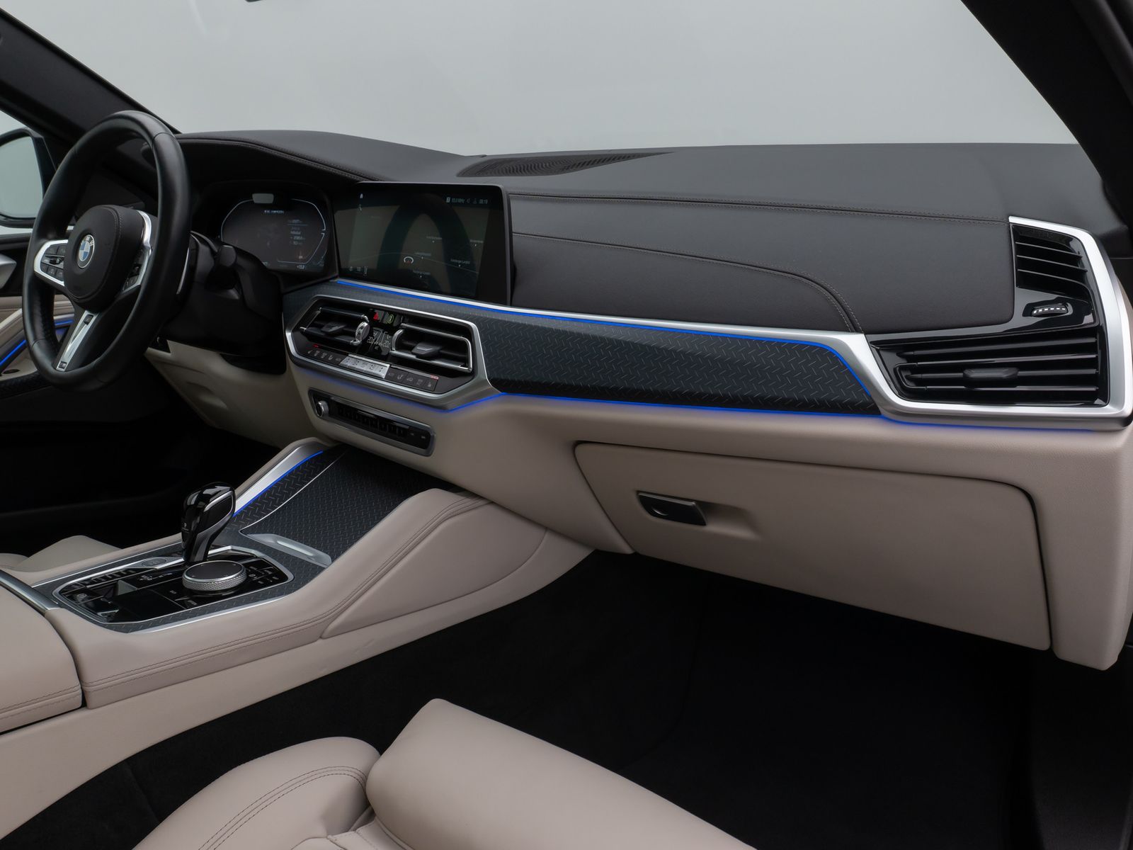 Fahrzeugabbildung BMW X6 M50i Individual Panorama HUD DAB H/K 22Zoll