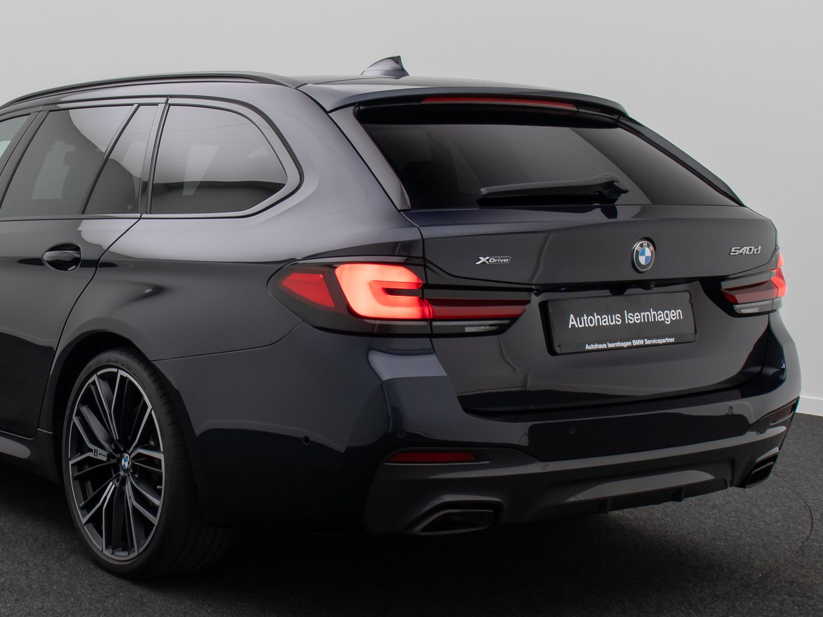 Fahrzeugabbildung BMW 540d xD M Sport 360° HUD DAB H/K Panorama 20Zoll