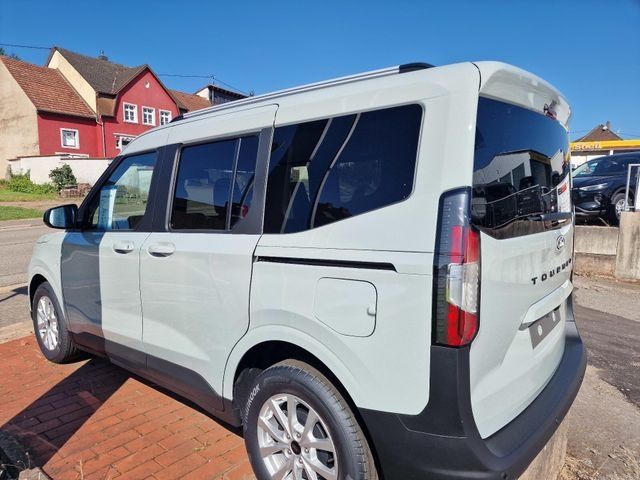 Fahrzeugabbildung Ford Tourneo Courier Titanium, Winterpaket