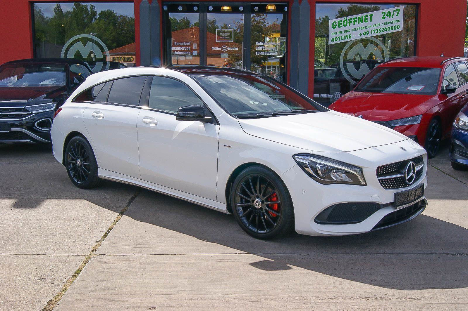 Fahrzeugabbildung Mercedes-Benz CLA 180 7G-DCT Urban Style Edition AMG PANORAMA