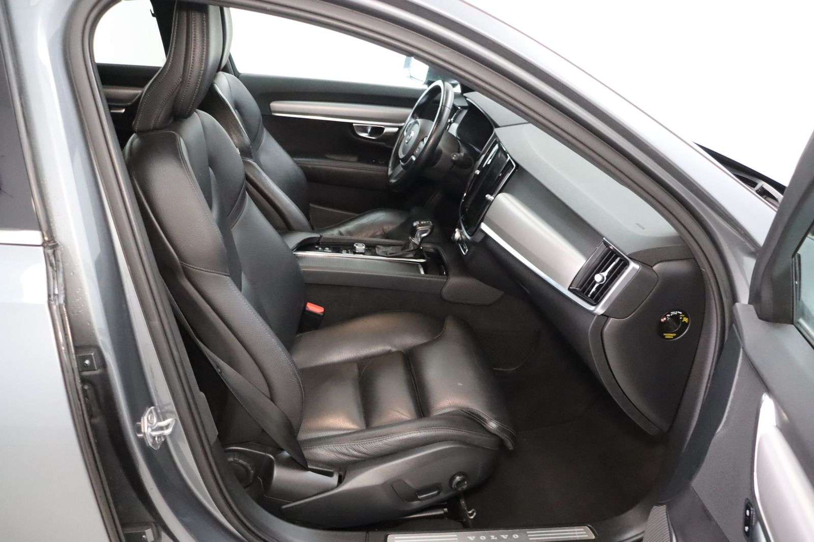 Fahrzeugabbildung Volvo V90 Kombi * HUD * Keyless * Limited Edition Mome