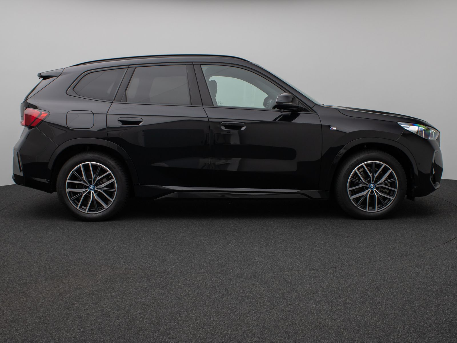Fahrzeugabbildung BMW iX1 xD30 M Sport Kamera DAB Komfort Fernlichtass