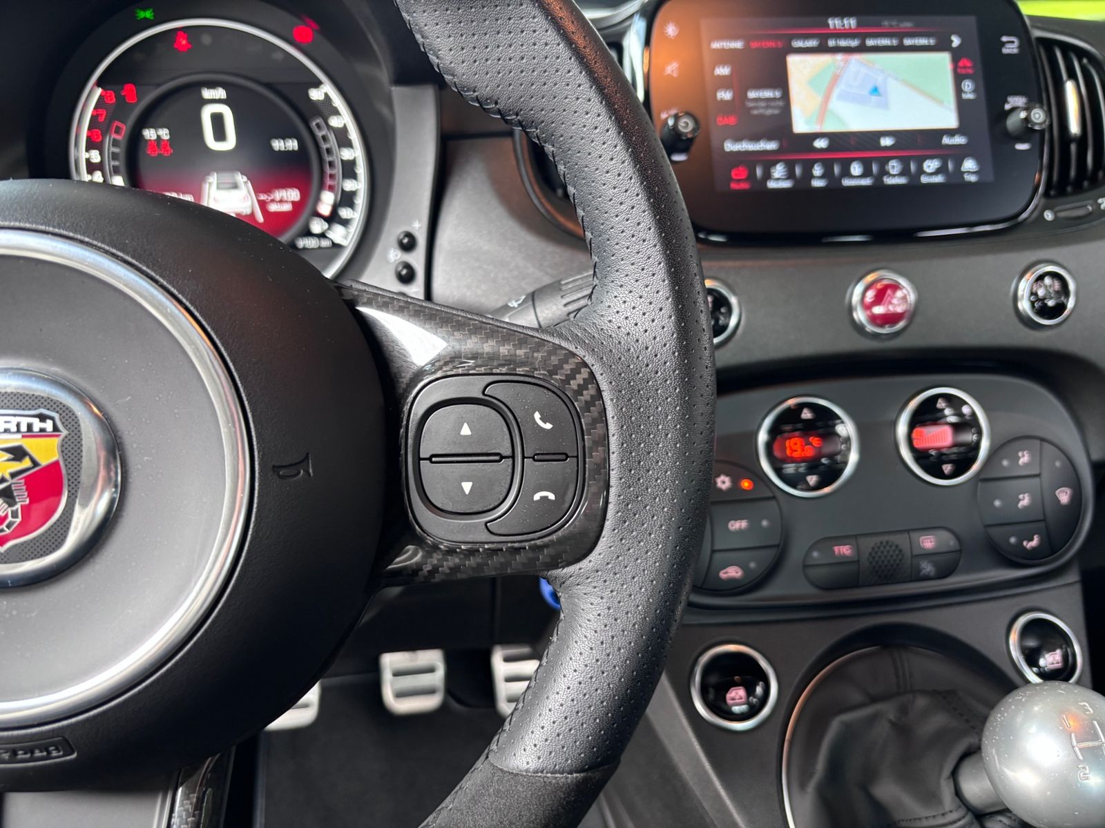 Fahrzeugabbildung Abarth 695 C   BEATS NAVI 17"