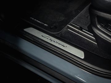 Porsche Cayenne - 12