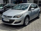 Opel Astra J Lim. 5-Türig Active AHK*PDC*SHZ*KLIMA* - Opel Astra: Türig
