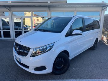 Mercedes V 220 - 1