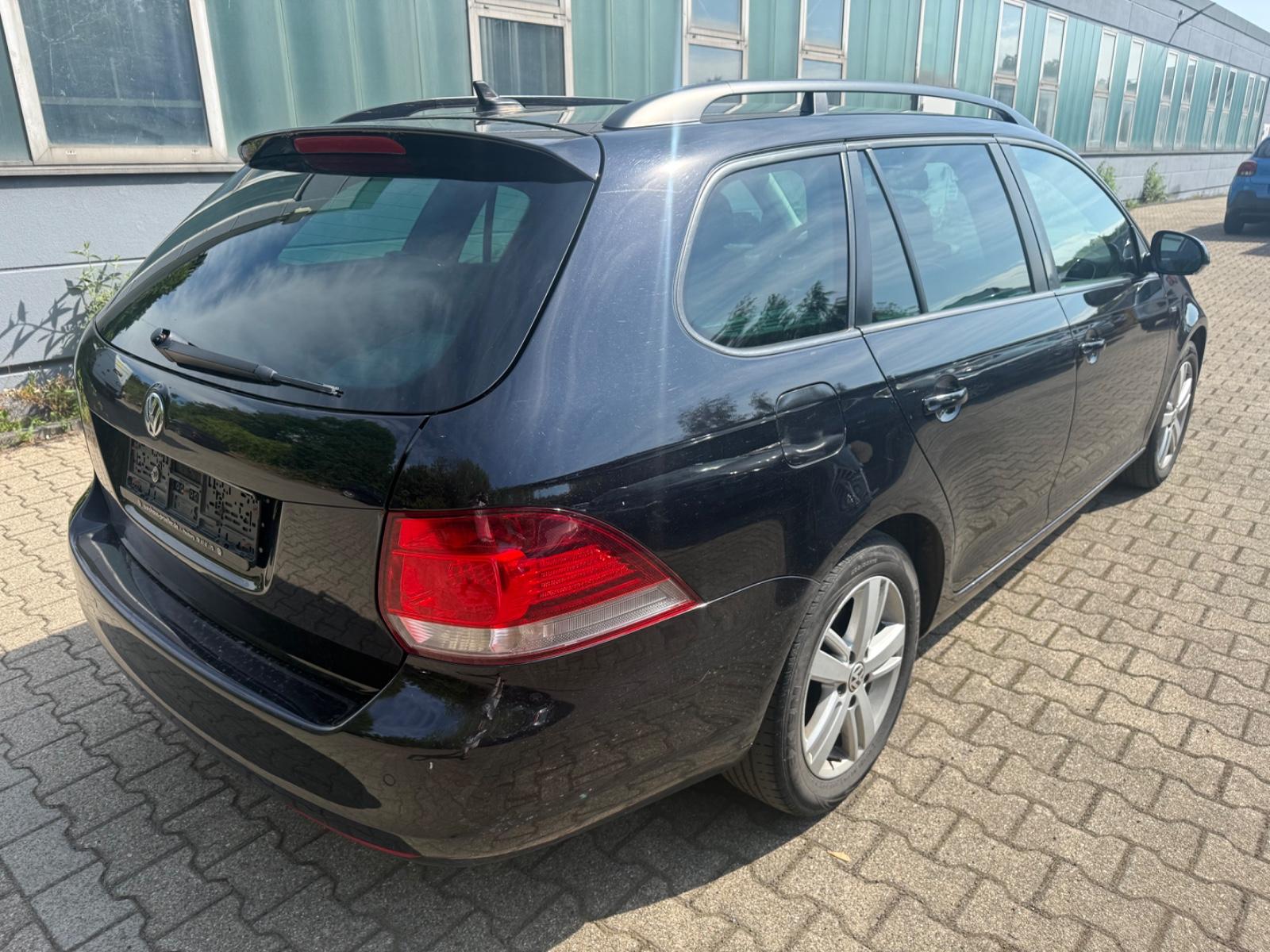 Volkswagen Golf 2013 — interior