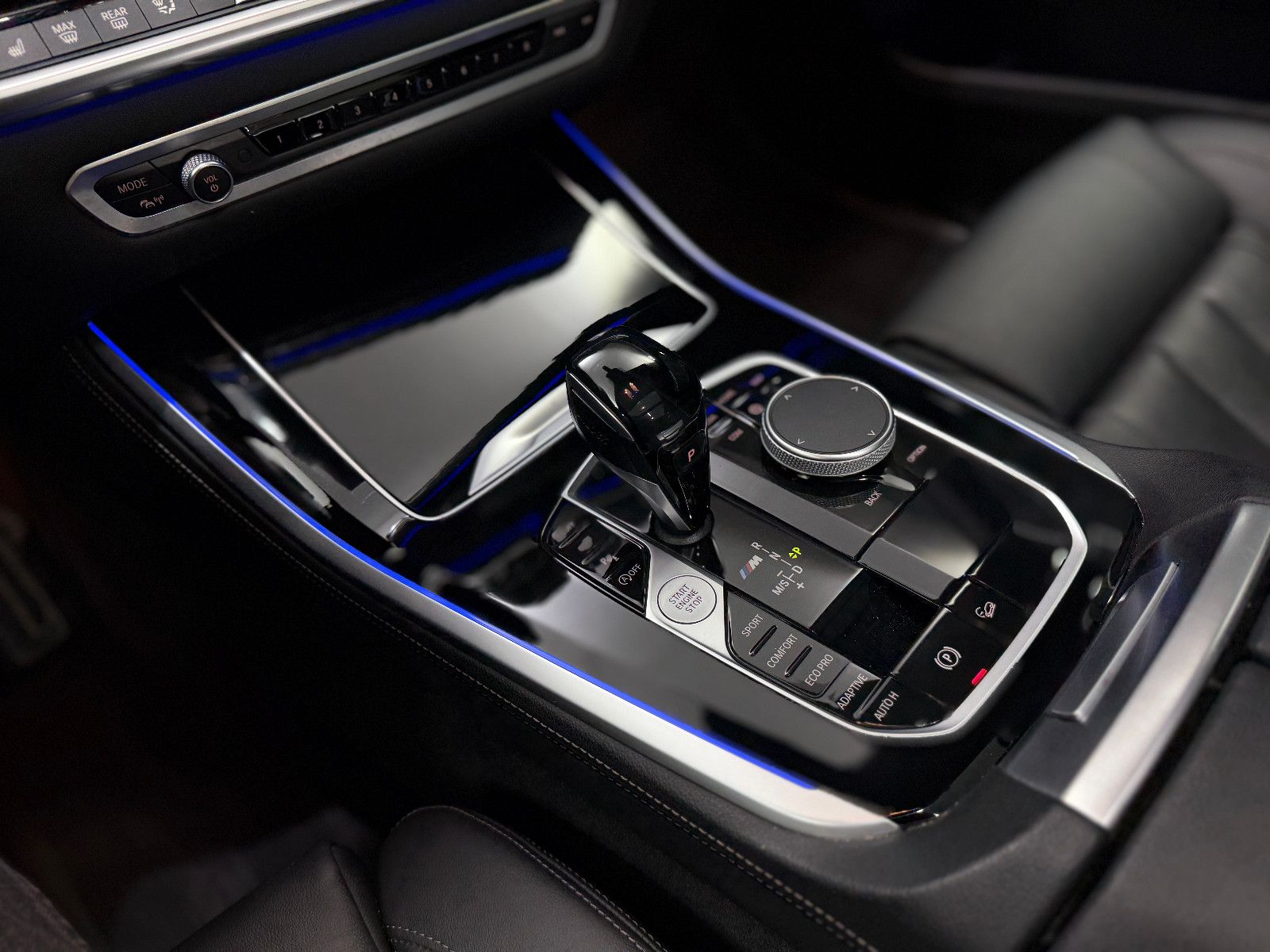 Fahrzeugabbildung BMW X5 M50d|LASER|H&K|360°|PANO|GESTIK|AHK|HuD