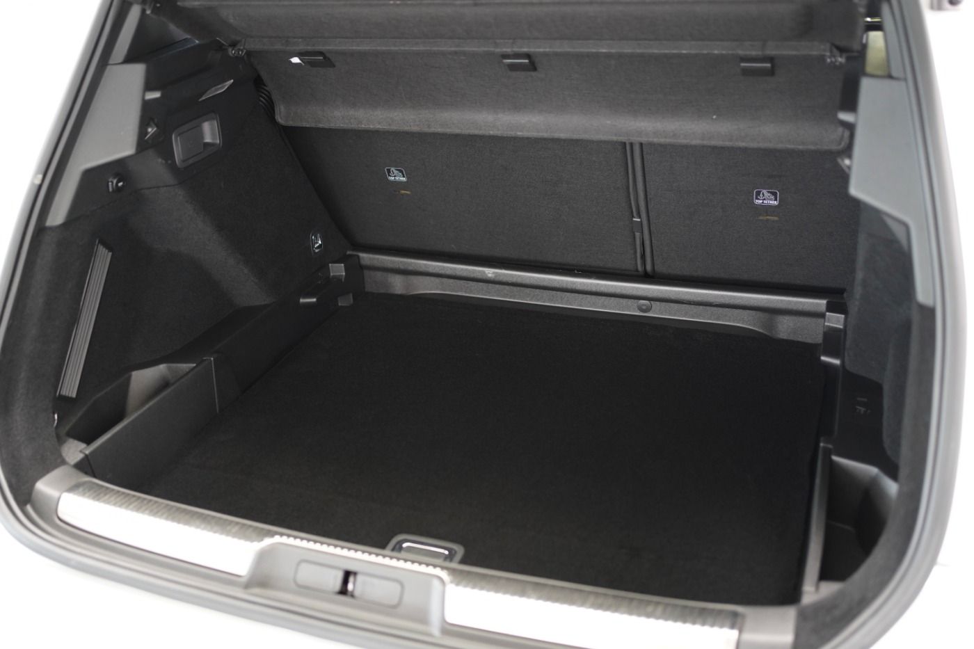 Fahrzeugabbildung DS Automobiles DS7 Crossback E-Tense 4x4 300 Anhängerkupplung