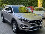 Hyundai Tucson 1.7 CRDI NAVI/TEMPOMAT/SITZHEIZUNG - Hyundai Gebrauchtwagen von 2016
