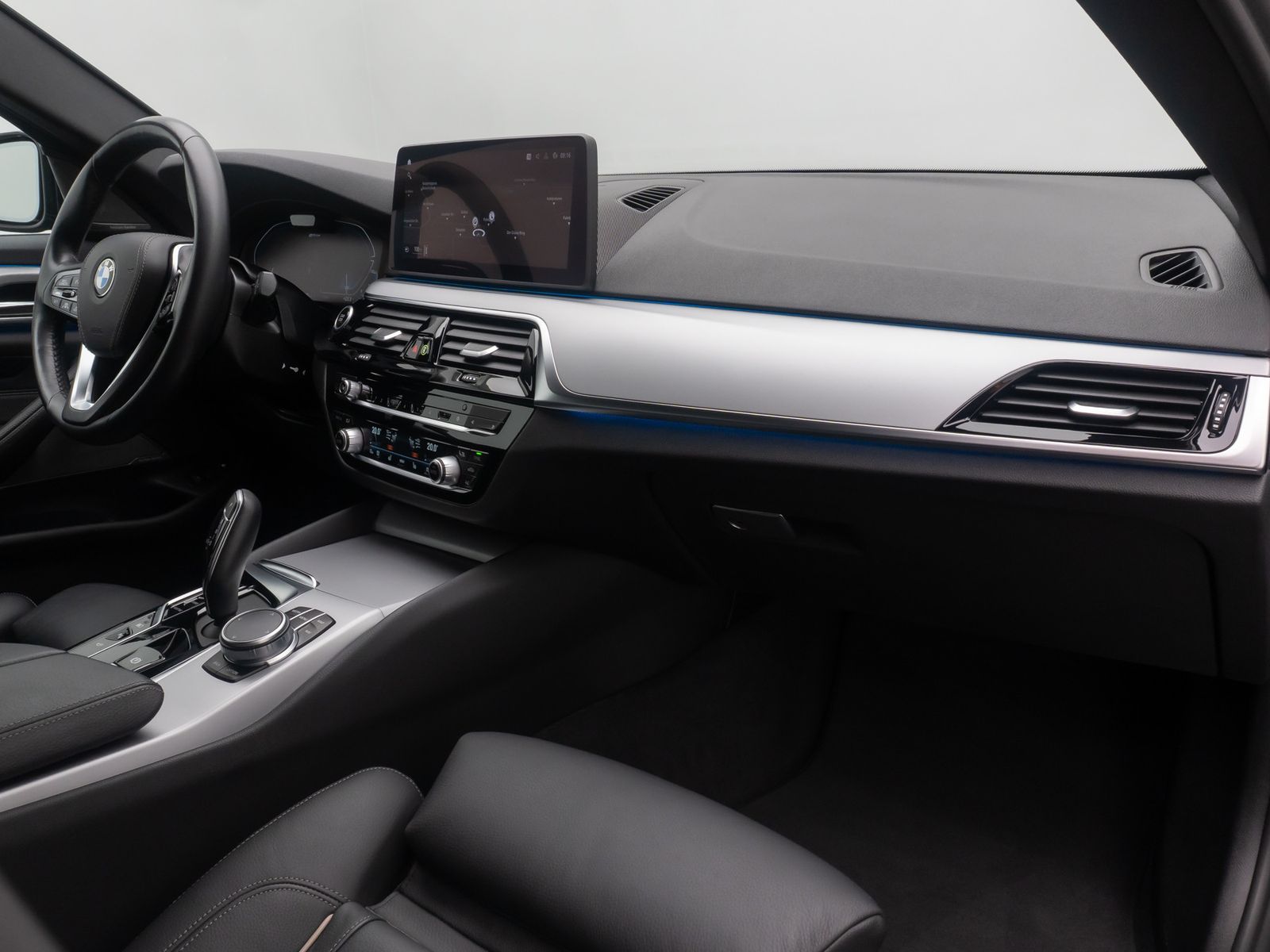 Fahrzeugabbildung BMW 530e xD 360°HUD DAB H/K 4xKlima Komfort AHK ACC