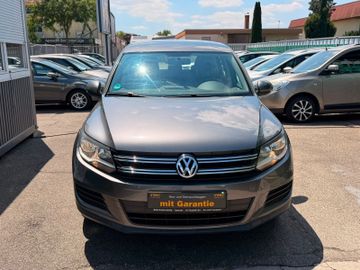 Volkswagen Tiguan - 1