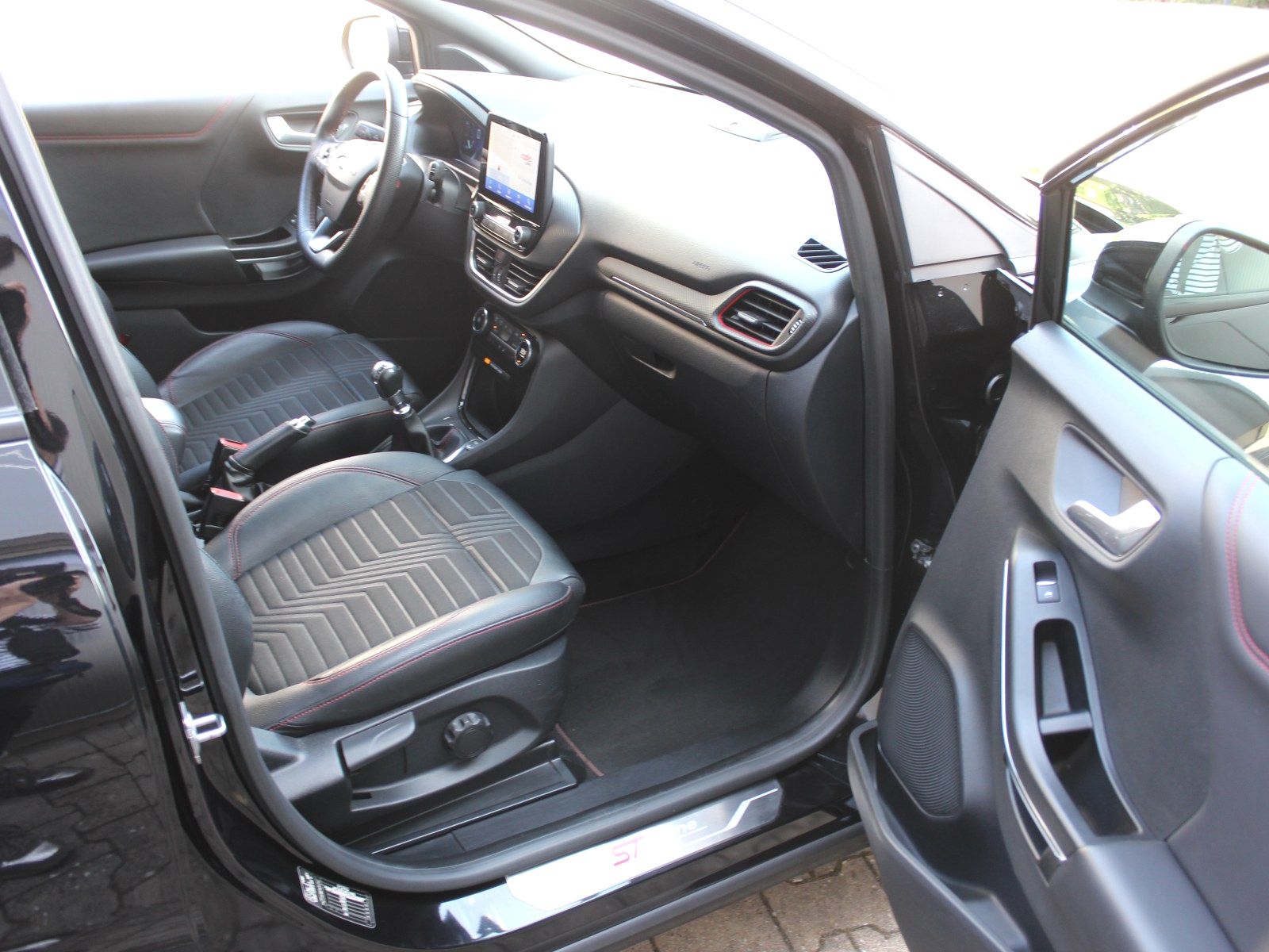 Fahrzeugabbildung Ford Puma ST-Line X 1,0 EcoBoost Mild Hybrid