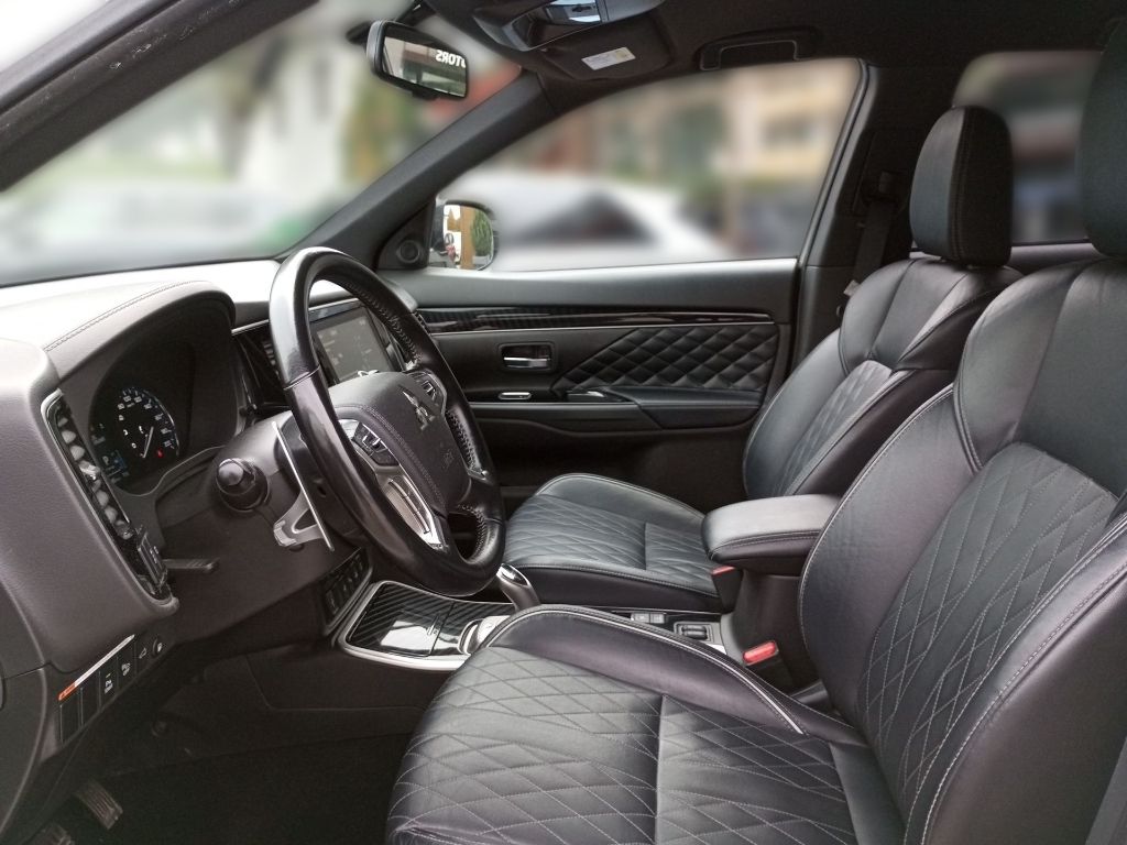 Fahrzeugabbildung Mitsubishi Outlander Plug-in Hybrid Spirit 2.4 4WD