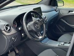 Fahrzeugabbildung Mercedes-Benz B180 Style *Navi*Sitzhzg*Allwetter*Totwinkl*LED*