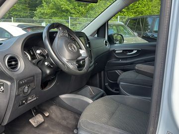 Mercedes V 220 - 6