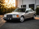 Mercedes-Benz Mercedes 230E W124, H-Kennzeichen, 38 Jahre