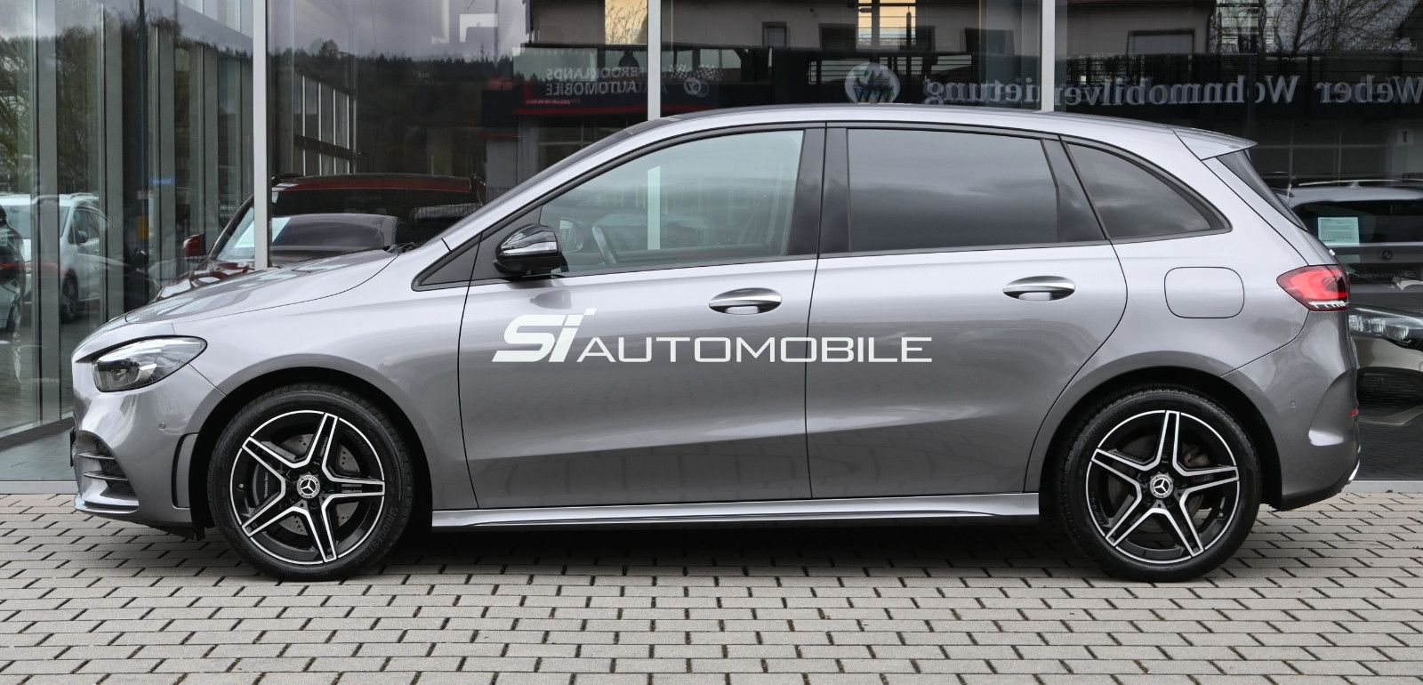 Fahrzeugabbildung Mercedes-Benz B 250 e Hybrid AMG LINE Night °ACC°AHK°360°MEMO°