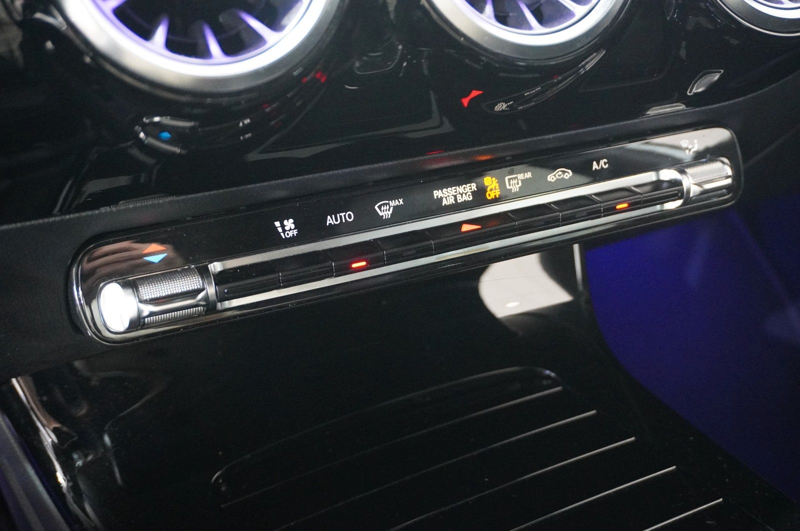 Fahrzeugabbildung Mercedes-Benz A 180 AMG LINE 7G-DCT NAVI/LED/VIRT./KAMERA/DAB+