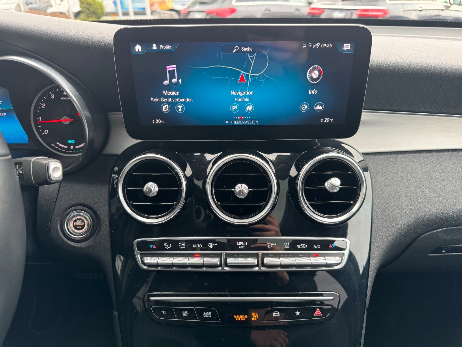 Fahrzeugabbildung Mercedes-Benz GLC 200 4M AMG+Pano+Distr+StandH+AHK+360+HUD