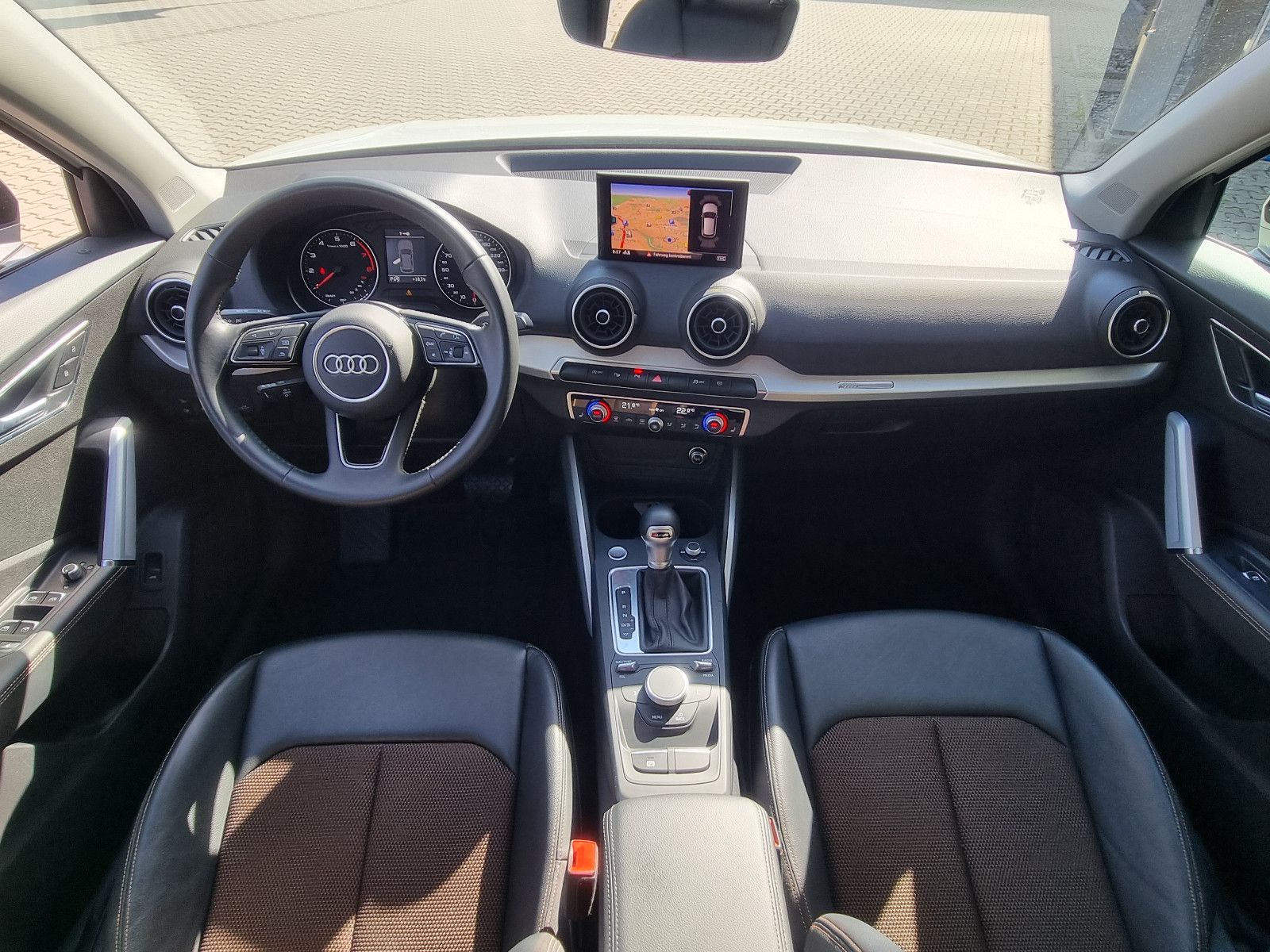 Fahrzeugabbildung Audi Q2 35 TFSI S tronic design LED NAVI PDC