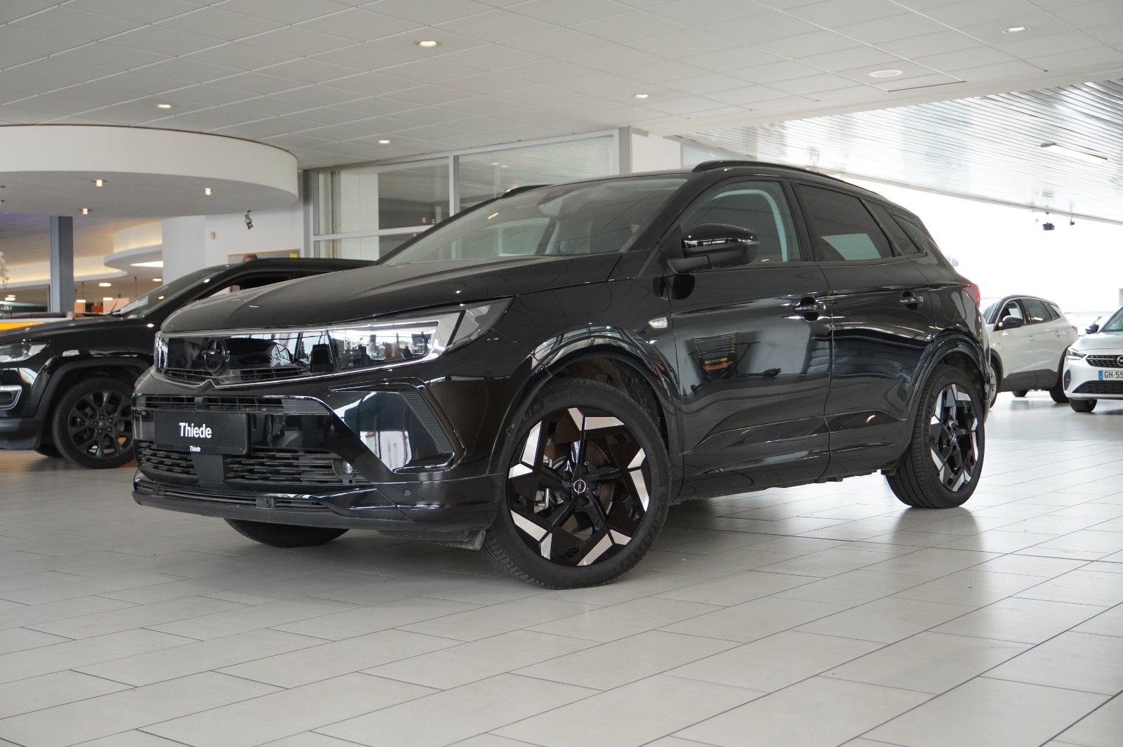 Fahrzeugabbildung Opel Grandland (X) 1.6T GSe HYBRID 4X4 NAVI/LED/SPORT