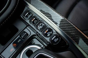 2021 Aston Martin DBX — миниатюра 39