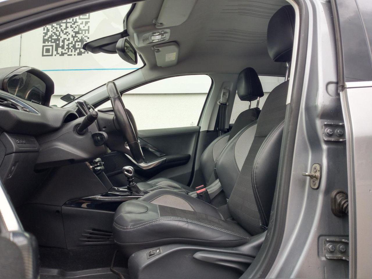 Peugeot 2008 1,2 Navi Sitzheizung Tempomat PDC Alu Klima