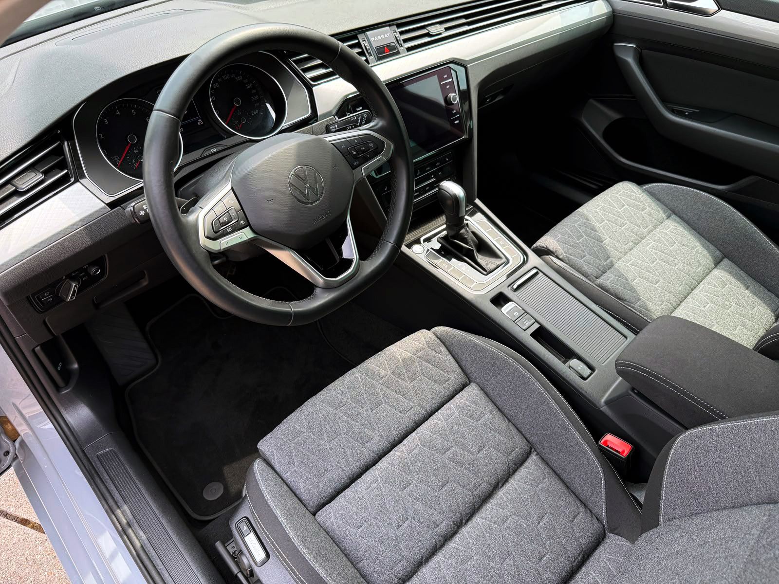 Fahrzeugabbildung Volkswagen Passat Variant 2.0TSI DSG Business ACC 360° H&K