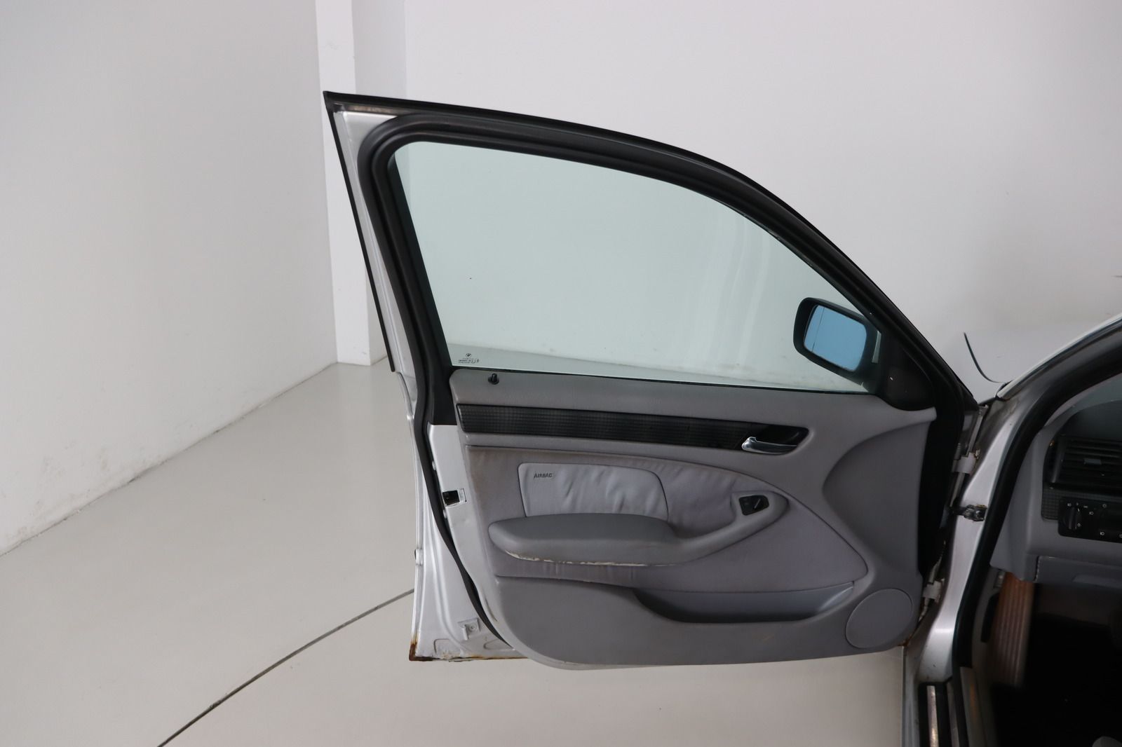 Fahrzeugabbildung BMW 320 i * Xenon * PDC * Klimaautom. *