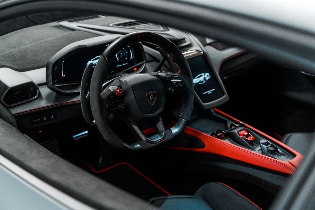 Lamborghini Revuelto