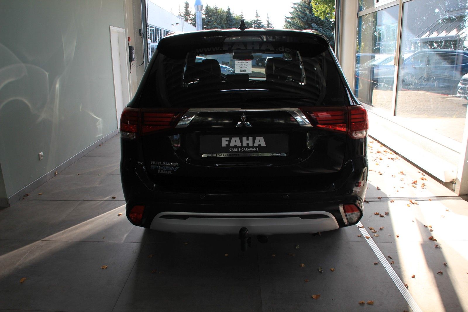 Fahrzeugabbildung Mitsubishi Outlander PHEV 4WD Plus Spirit