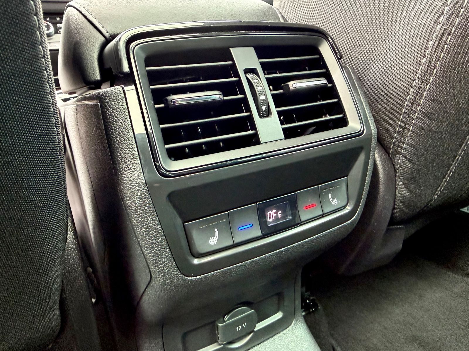 Skoda Karoq Sportline 2.0 TSI DSG 4x4 PANO LED ACC AHK foto 20