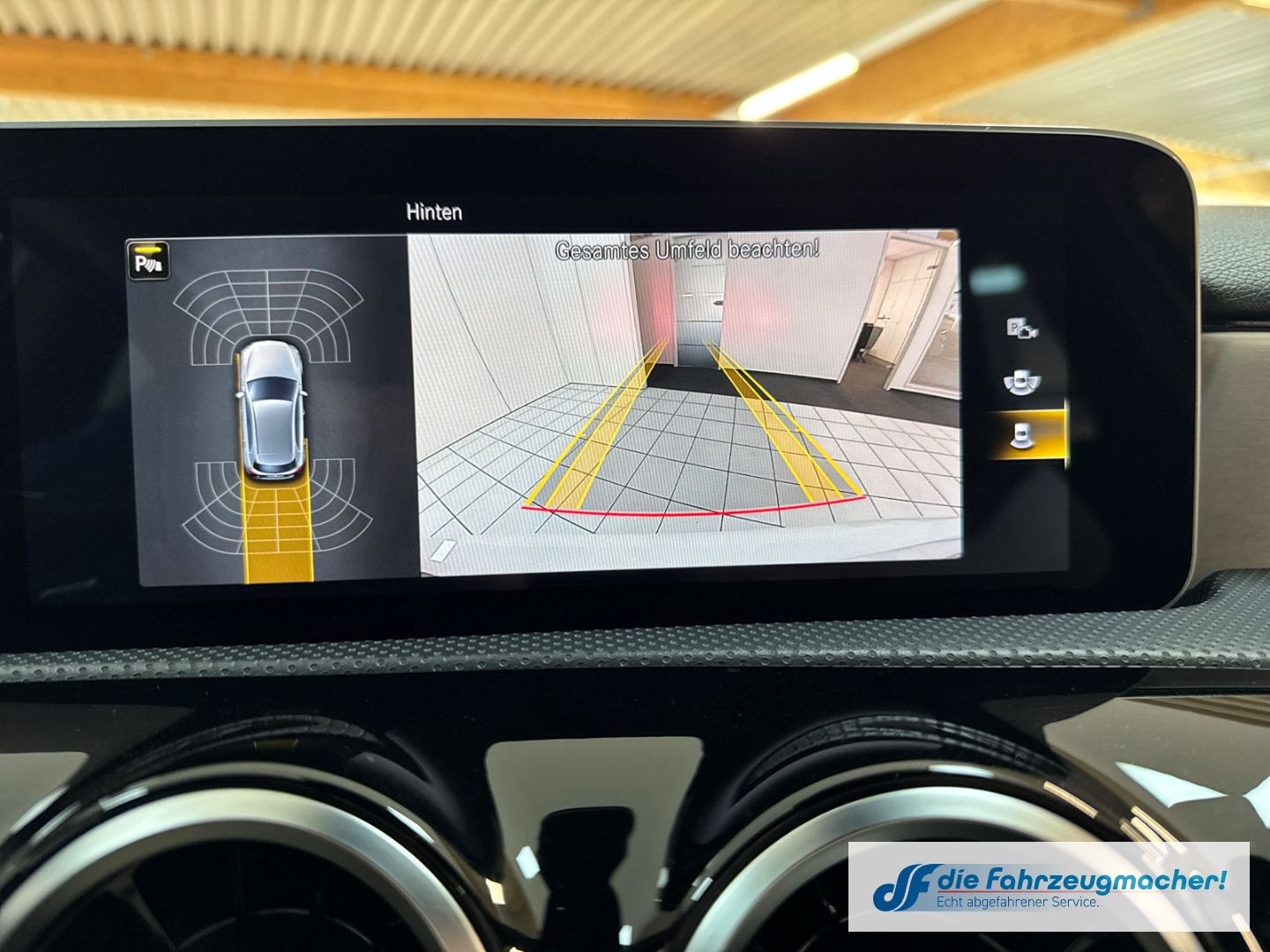 Fahrzeugabbildung Mercedes-Benz A 250 AMG Sportpaket HUD Navi Digitales Cockpit