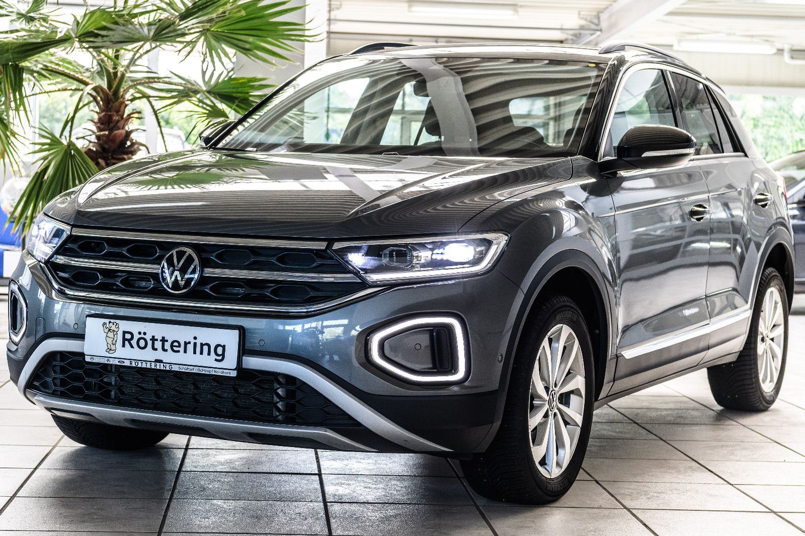 Fahrzeugabbildung Volkswagen T-Roc Style 2.0l TDI DSG + Navi + ACC + Keyless