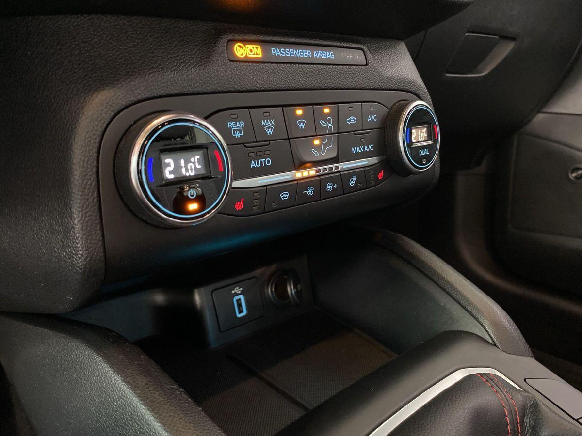 Ford Focus St-Line / Winterpaket/LED/Navi/PDC/CarPlay