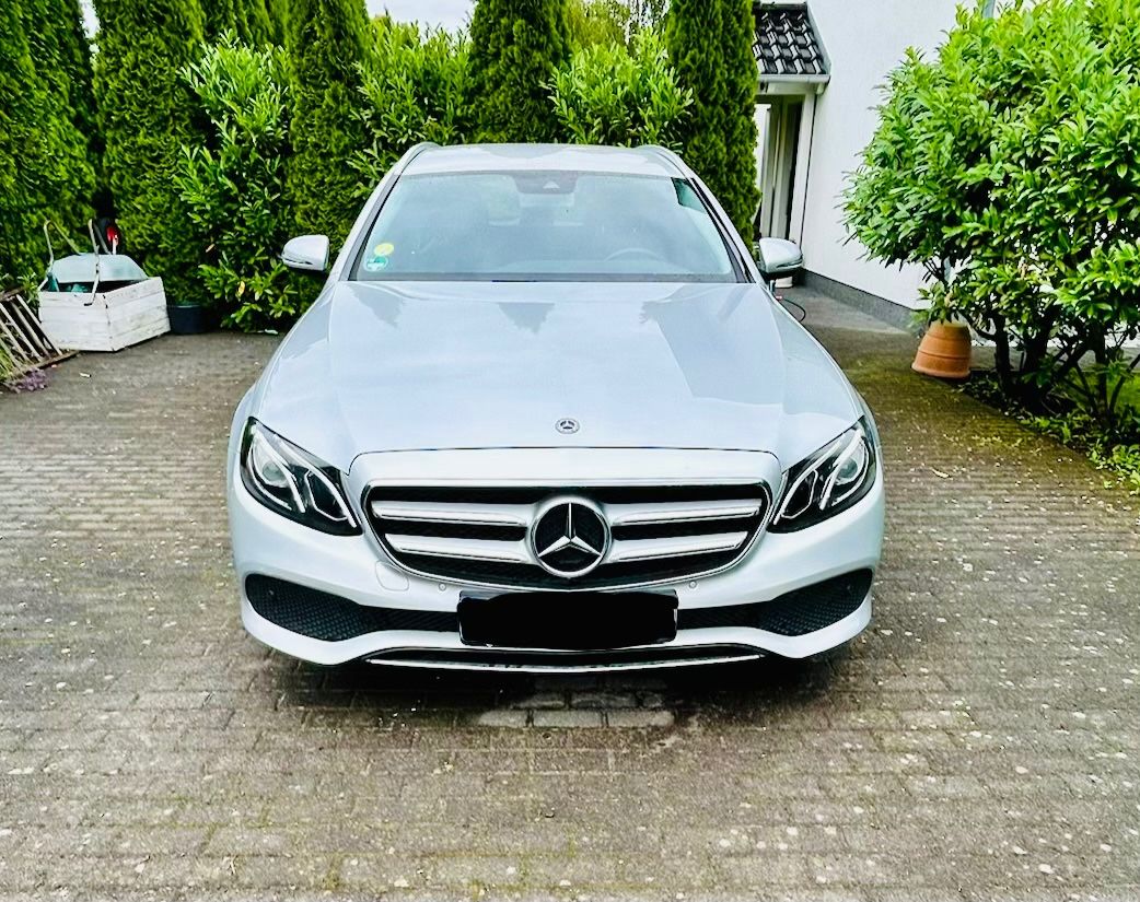 MERCEDES-BENZ E 220 d T Autom. -