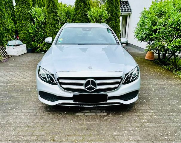 MERCEDES-BENZ E 220 d T Autom. -