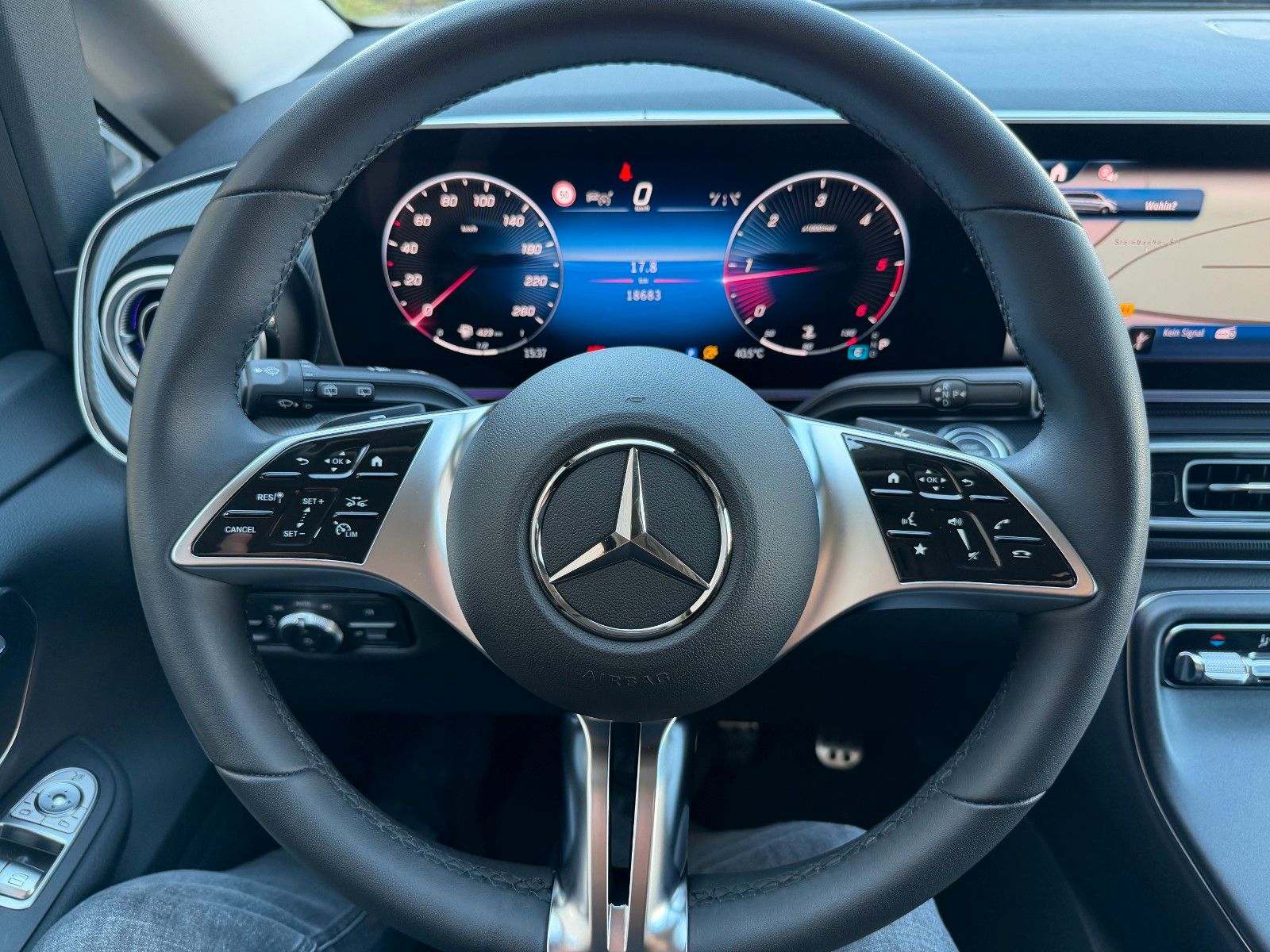 Fahrzeugabbildung Mercedes-Benz V 220 d STYLE AHK2,5to MULTIBEAM 360 DISTRONIC
