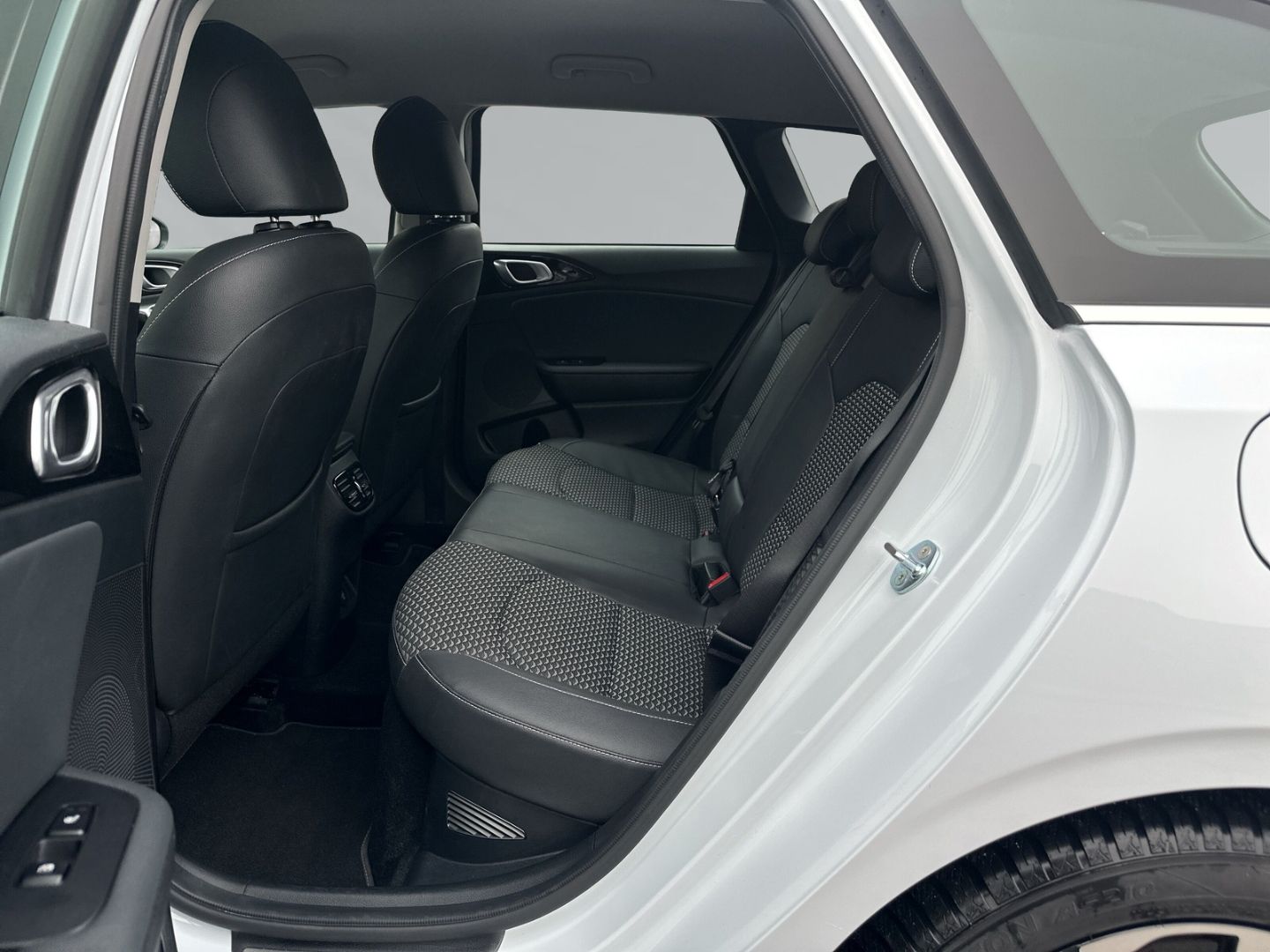 Fahrzeugabbildung Kia Ceed_sw Plug-in Hybrid Spirit 1.6 + El. Panodach