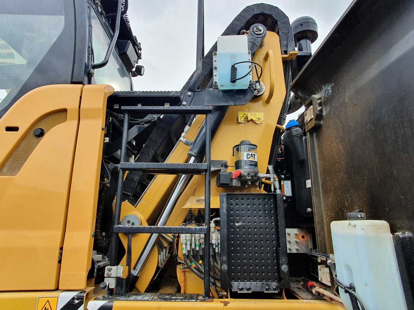 Fahrzeugabbildung CAT MH3024 / MH 3024 / Greifer / 2018 / 9.424h