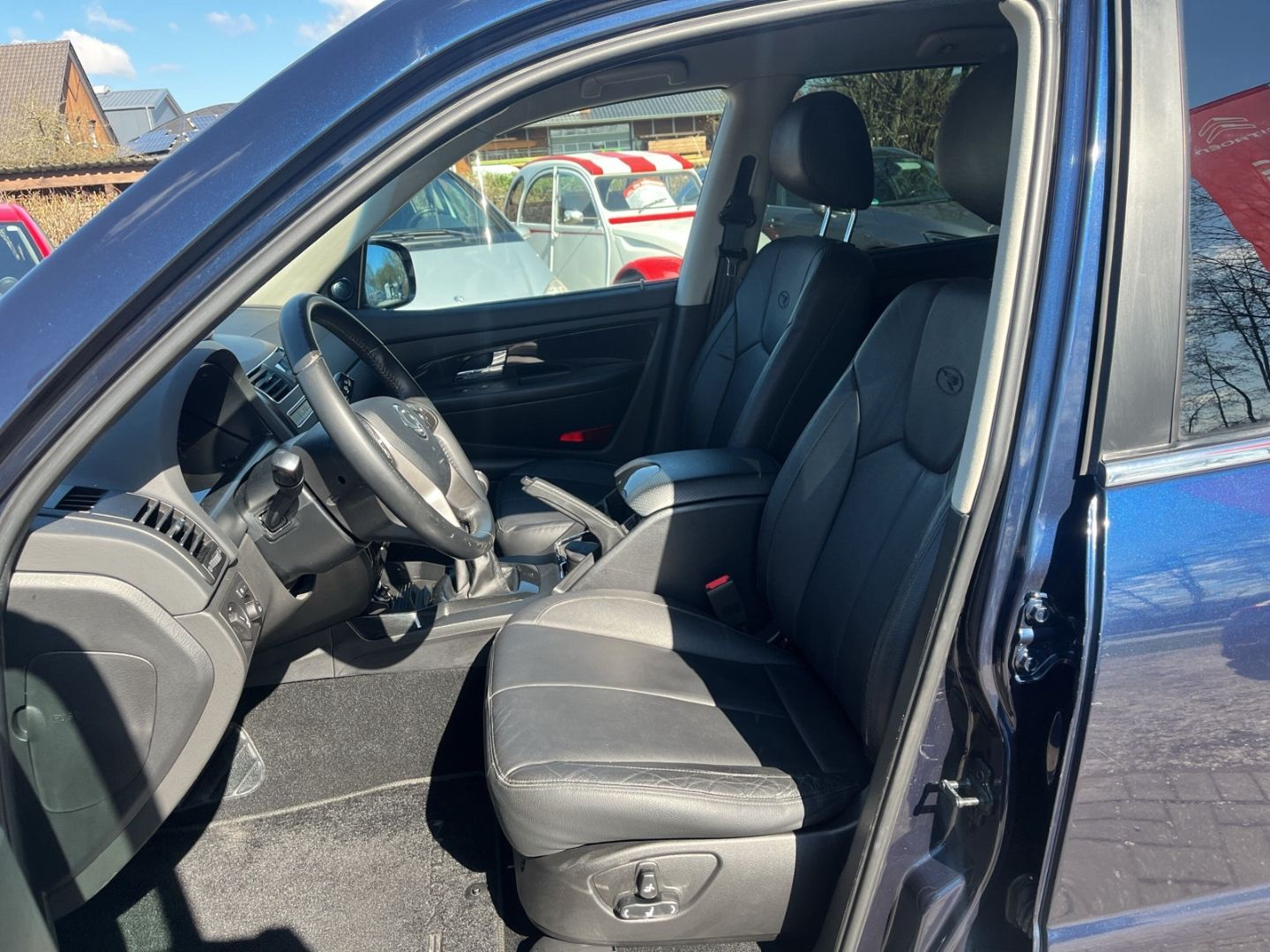 Fahrzeugabbildung Ssangyong REXTON e-XDi W Sapphire 2.2 4WD Klimaautom 7-Sit