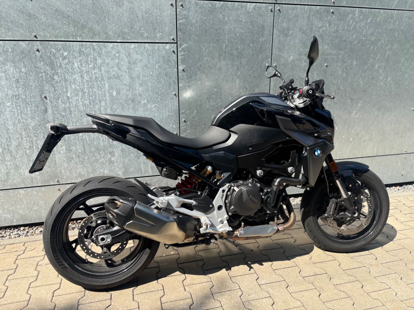 Fahrzeugabbildung BMW F 900 R Triple Black 2 Pakete